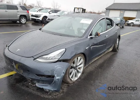2019 Tesla Model 3 Long Range/Performance z USA, uszkodzony, nr VIN 5YJ3E1EB1KF195724